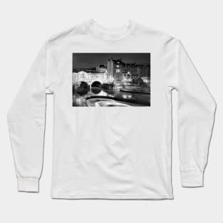 Pulteney Bridge and River Avon in Bath Long Sleeve T-Shirt